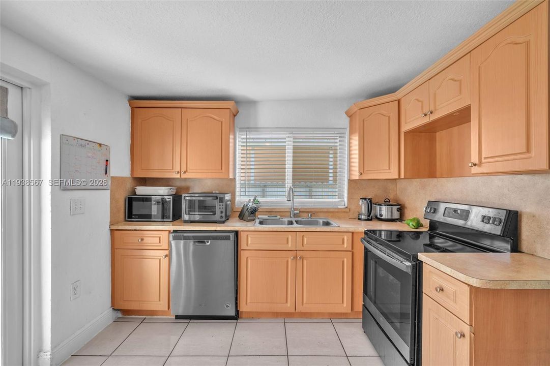 待售: $699,000 (4 贝兹, 3 浴室, 1926 平方英尺)