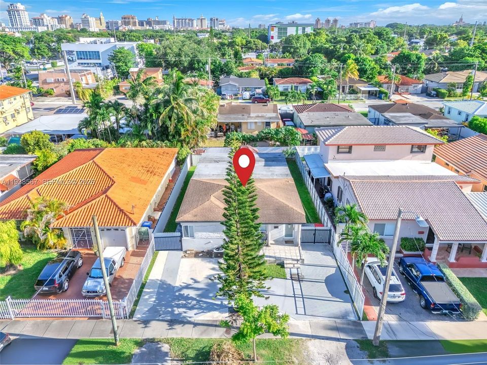 待售: $699,000 (4 贝兹, 3 浴室, 1926 平方英尺)