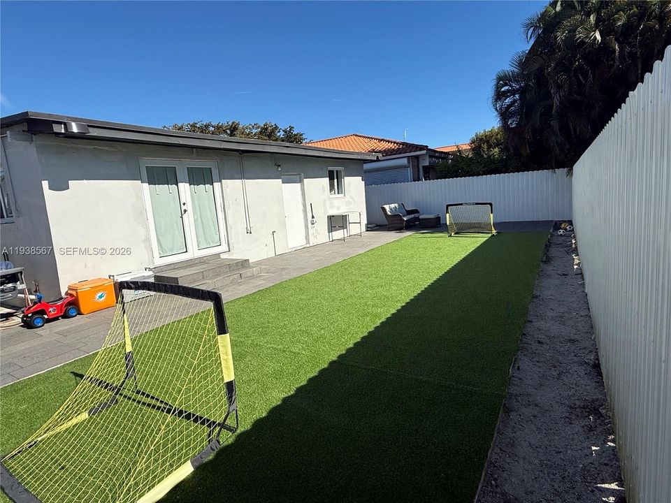 待售: $699,000 (4 贝兹, 3 浴室, 1926 平方英尺)