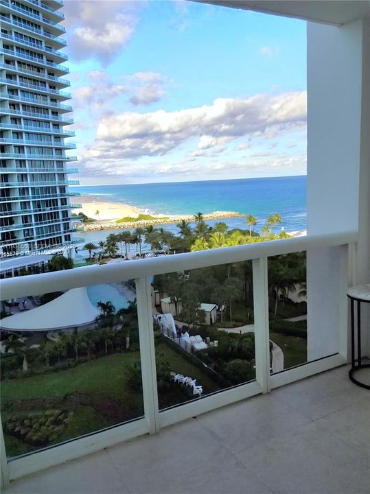 出租: $4,900 (1 贝兹, 1 浴室, 896 平方英尺)