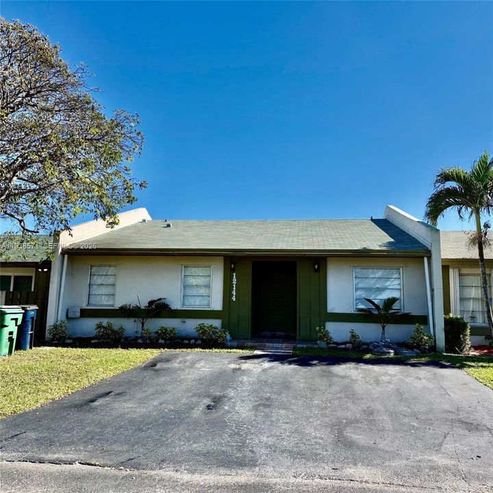 For Rent: $2,900 (3 beds, 2 baths, 1276 Square Feet)