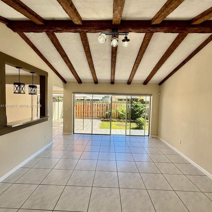 For Rent: $2,900 (3 beds, 2 baths, 1276 Square Feet)