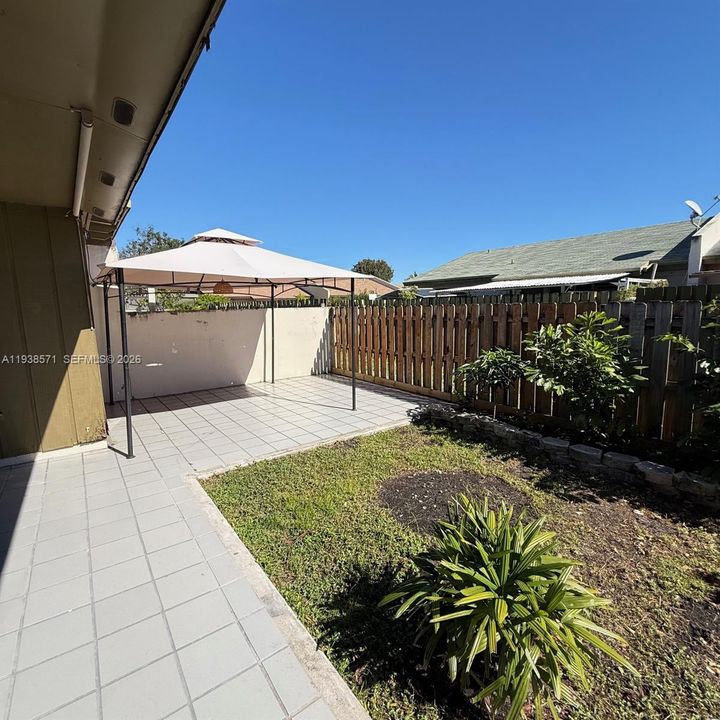 For Rent: $2,900 (3 beds, 2 baths, 1276 Square Feet)