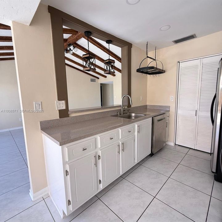 For Rent: $2,900 (3 beds, 2 baths, 1276 Square Feet)