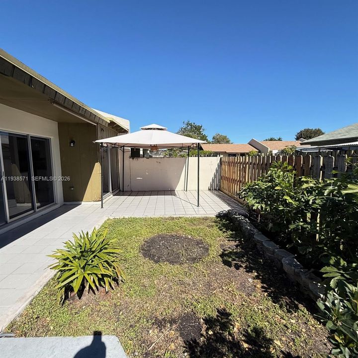 For Rent: $2,900 (3 beds, 2 baths, 1276 Square Feet)