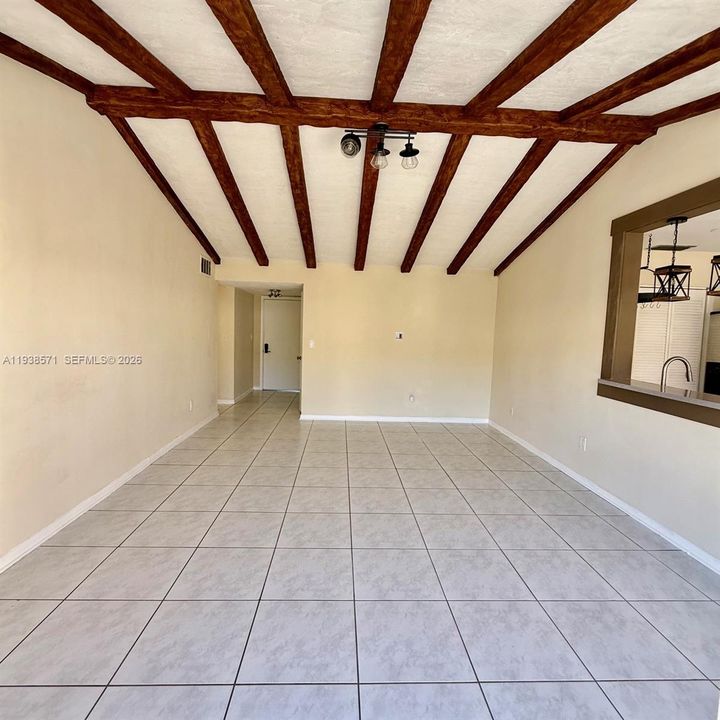 For Rent: $2,900 (3 beds, 2 baths, 1276 Square Feet)