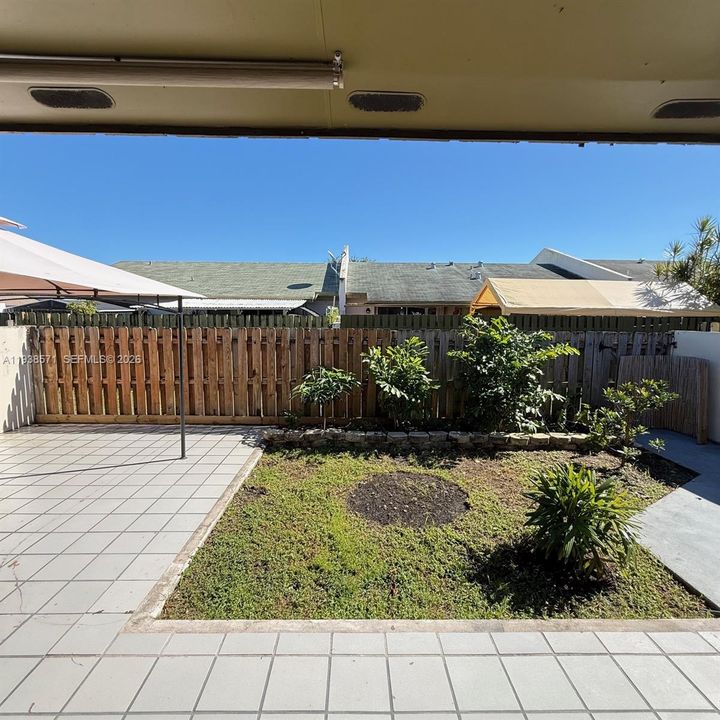 For Rent: $2,900 (3 beds, 2 baths, 1276 Square Feet)