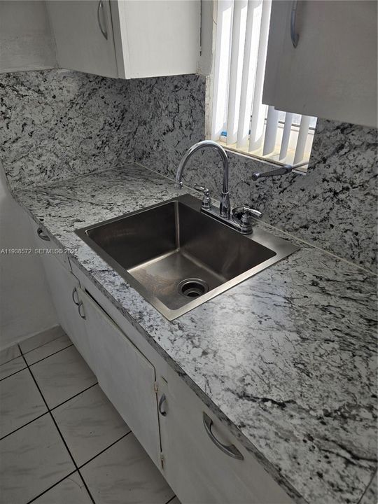 В аренду: $1,200 (1 спален, 1 ванн, 1061 Квадратных фут)