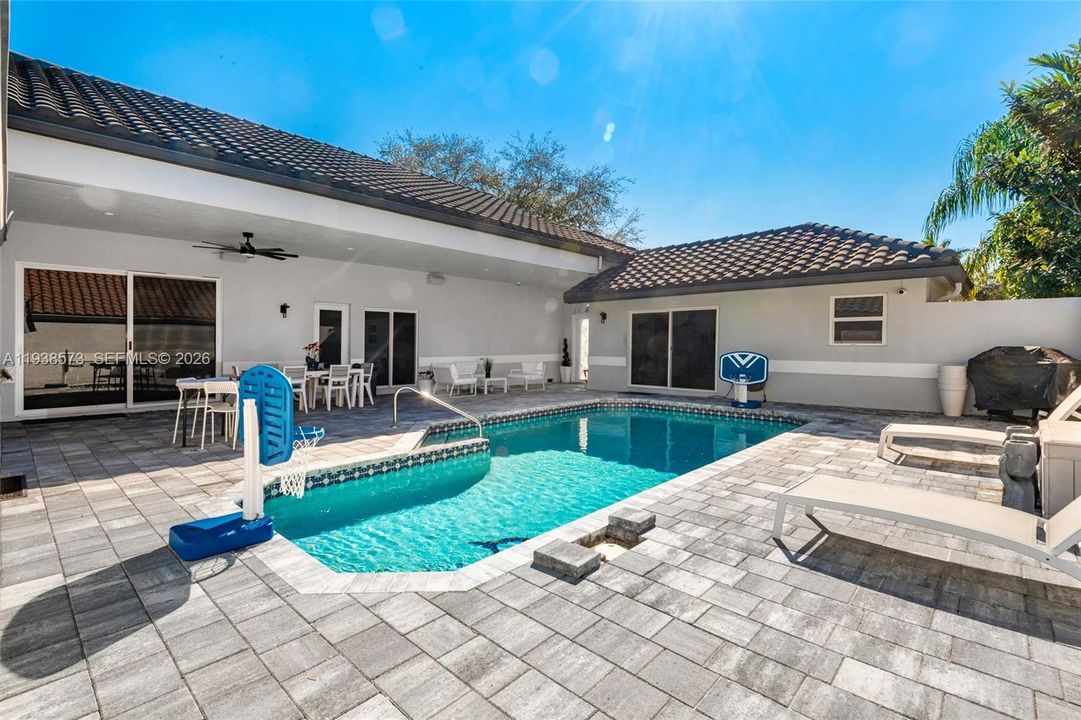 待售: $1,359,995 (4 贝兹, 3 浴室, 3048 平方英尺)