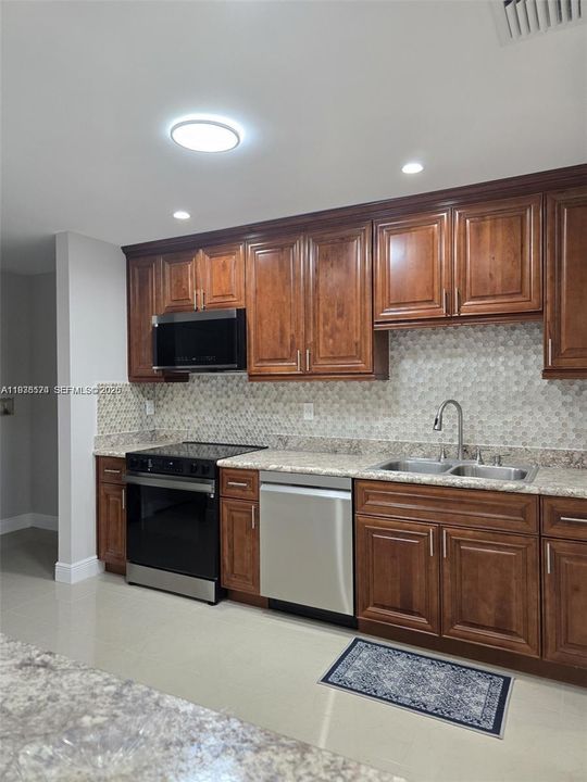 For Sale: $639,900 (3 beds, 1 baths, 1150 Square Feet)