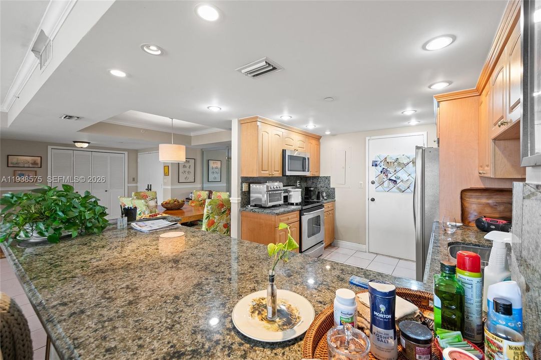 待售: $379,900 (2 贝兹, 2 浴室, 1638 平方英尺)