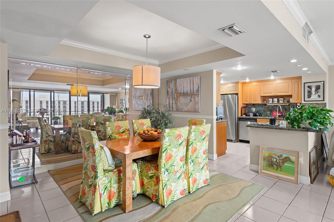 待售: $379,900 (2 贝兹, 2 浴室, 1638 平方英尺)