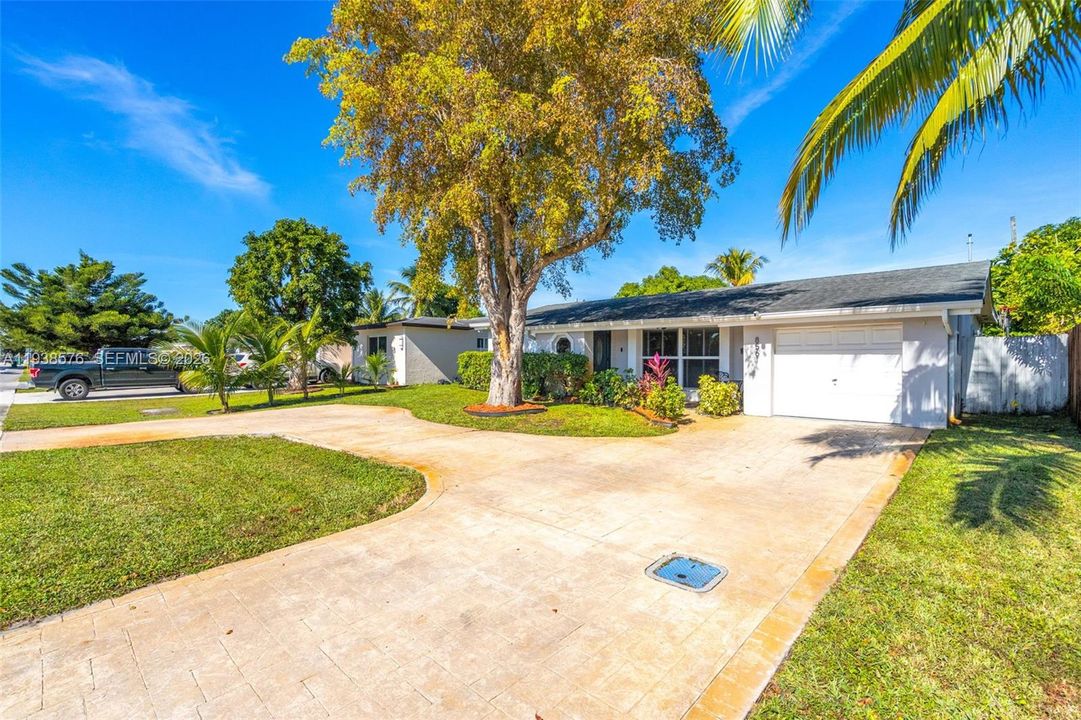 For Sale: $535,000 (3 beds, 2 baths, 1682 Square Feet)