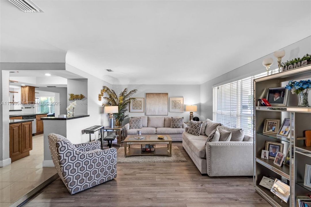 For Sale: $535,000 (3 beds, 2 baths, 1682 Square Feet)