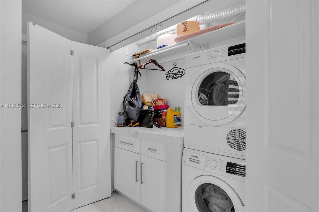 En Venta: $775,000 (3 camas, 3 baños, 2014 Pies cuadrados)