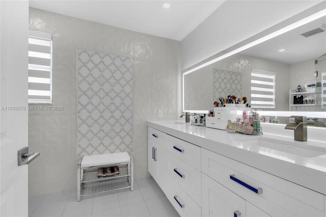 En Venta: $775,000 (3 camas, 3 baños, 2014 Pies cuadrados)