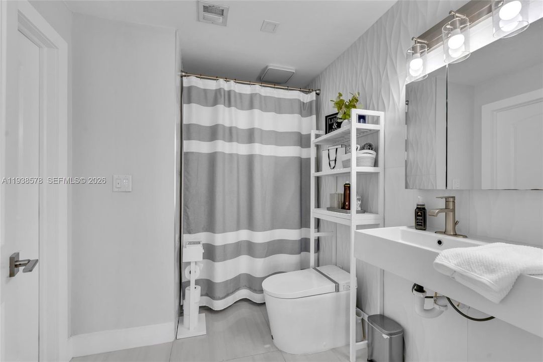 En Venta: $775,000 (3 camas, 3 baños, 2014 Pies cuadrados)