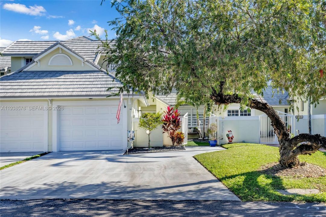 En Venta: $775,000 (3 camas, 3 baños, 2014 Pies cuadrados)