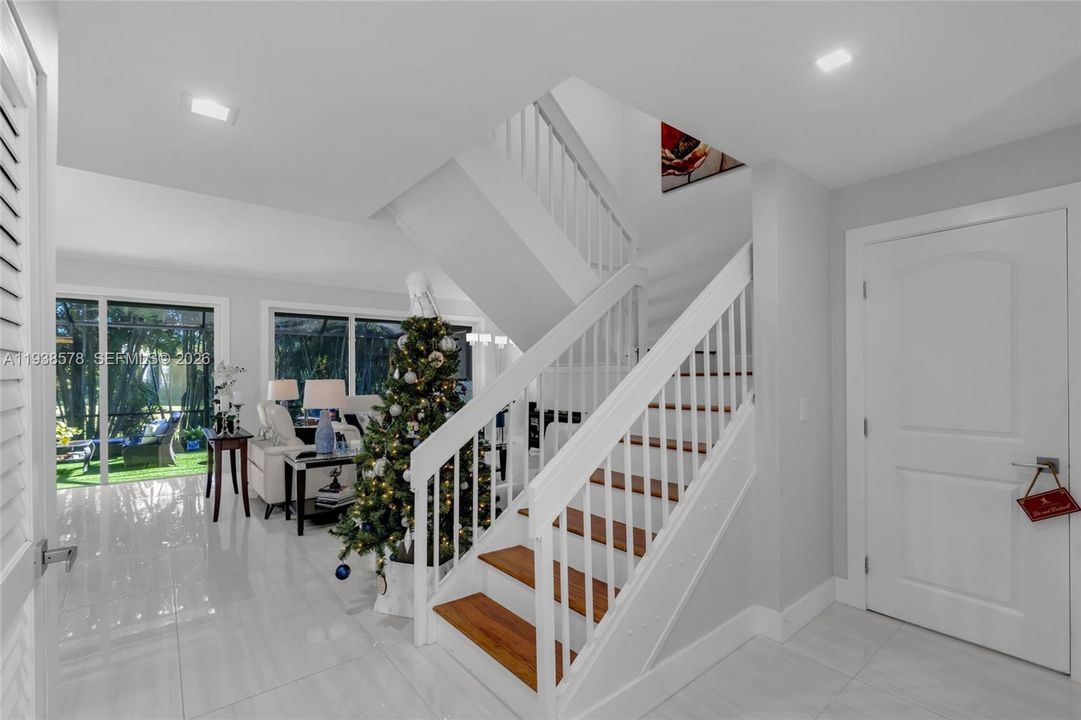 En Venta: $775,000 (3 camas, 3 baños, 2014 Pies cuadrados)