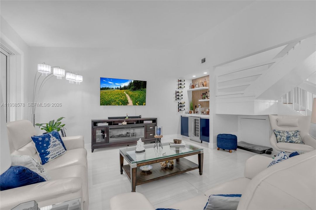 En Venta: $775,000 (3 camas, 3 baños, 2014 Pies cuadrados)