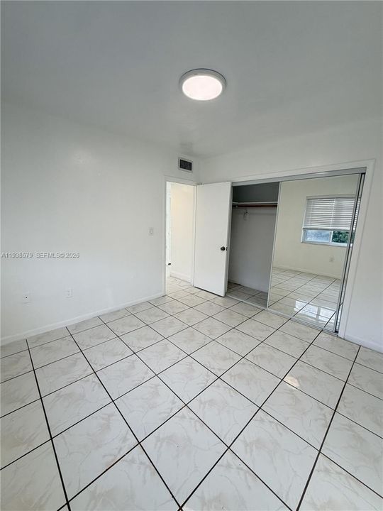 出租: $2,100 (2 贝兹, 1 浴室, 800 平方英尺)