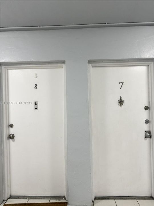 出租: $2,100 (2 贝兹, 1 浴室, 800 平方英尺)