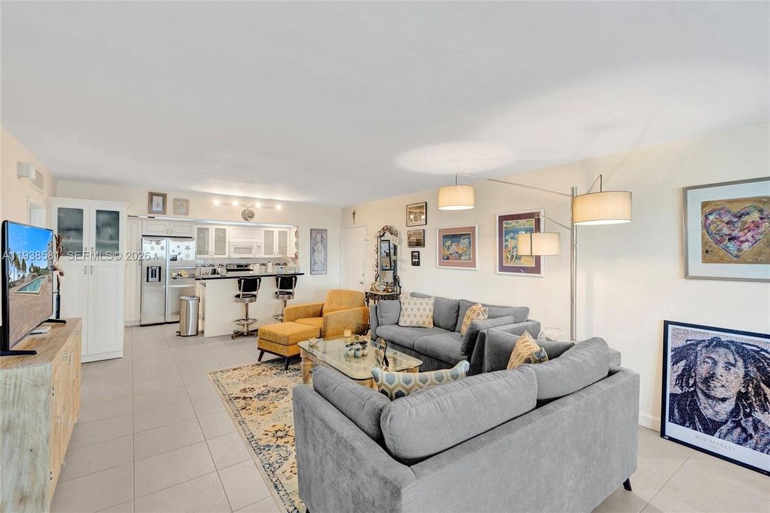 出租: $3,600 (2 贝兹, 2 浴室, 1253 平方英尺)