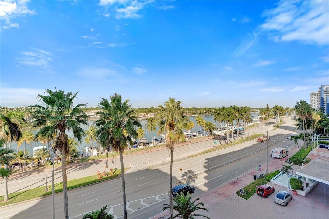 出租: $3,600 (2 贝兹, 2 浴室, 1253 平方英尺)