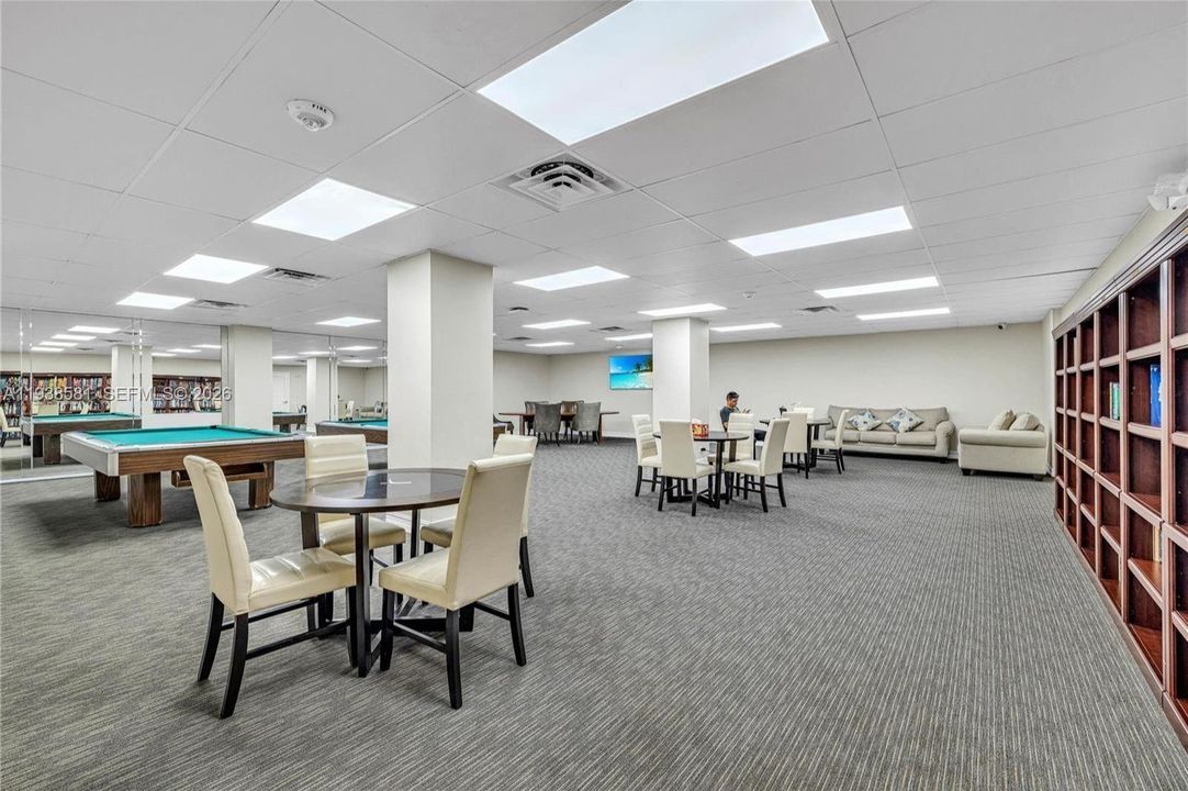 出租: $3,600 (2 贝兹, 2 浴室, 1253 平方英尺)