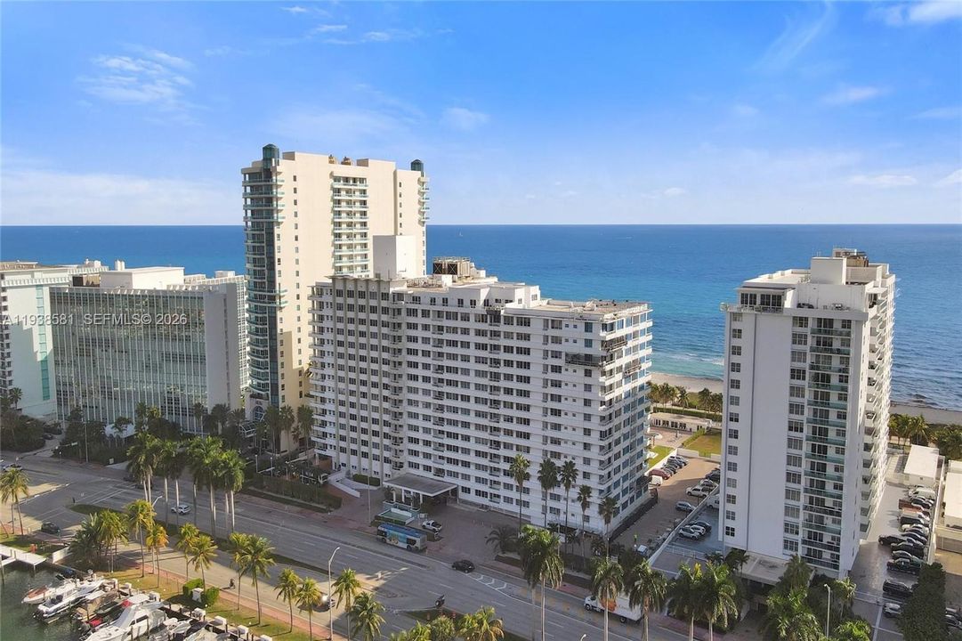 出租: $3,600 (2 贝兹, 2 浴室, 1253 平方英尺)