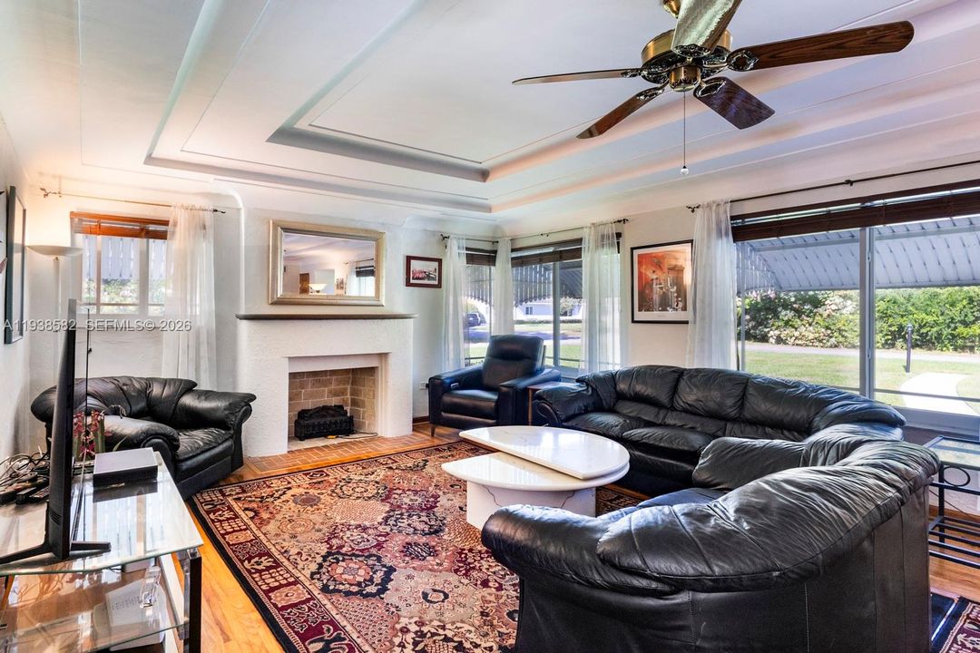 For Sale: $1,150,000 (3 beds, 2 baths, 1977 Square Feet)