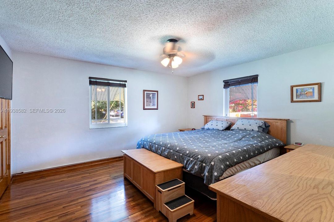 For Sale: $1,150,000 (3 beds, 2 baths, 1977 Square Feet)