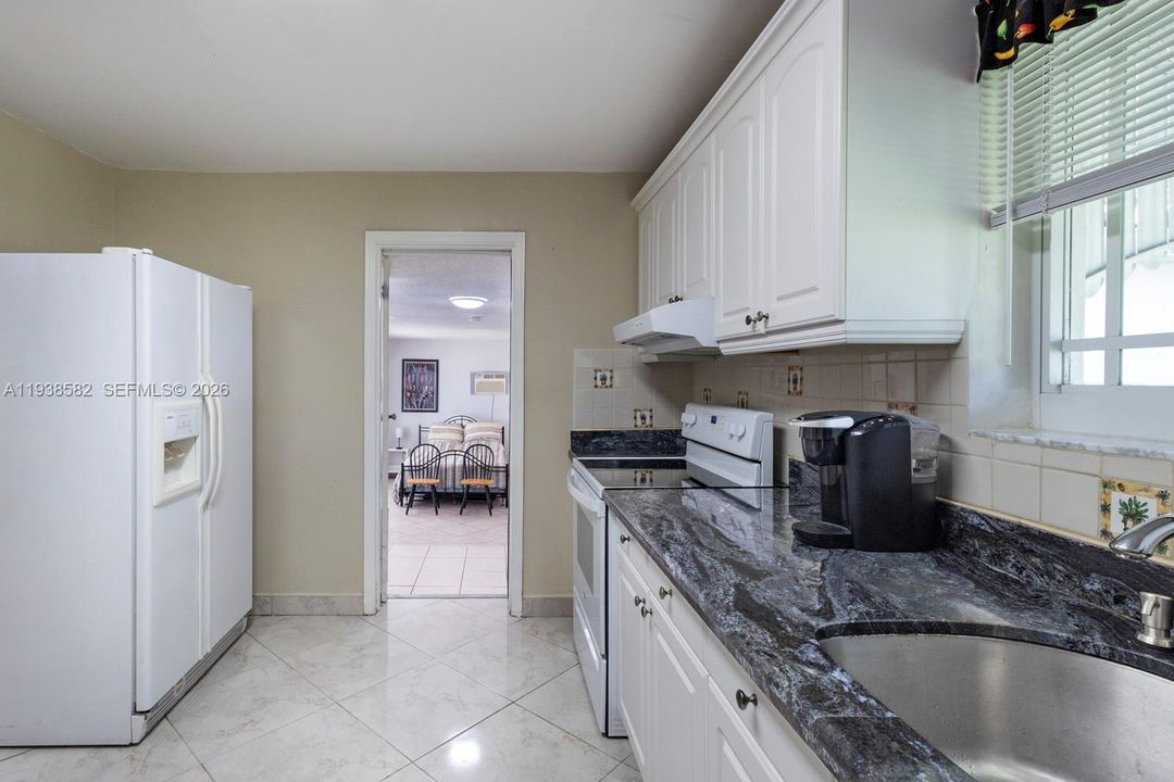 For Sale: $1,150,000 (3 beds, 2 baths, 1977 Square Feet)