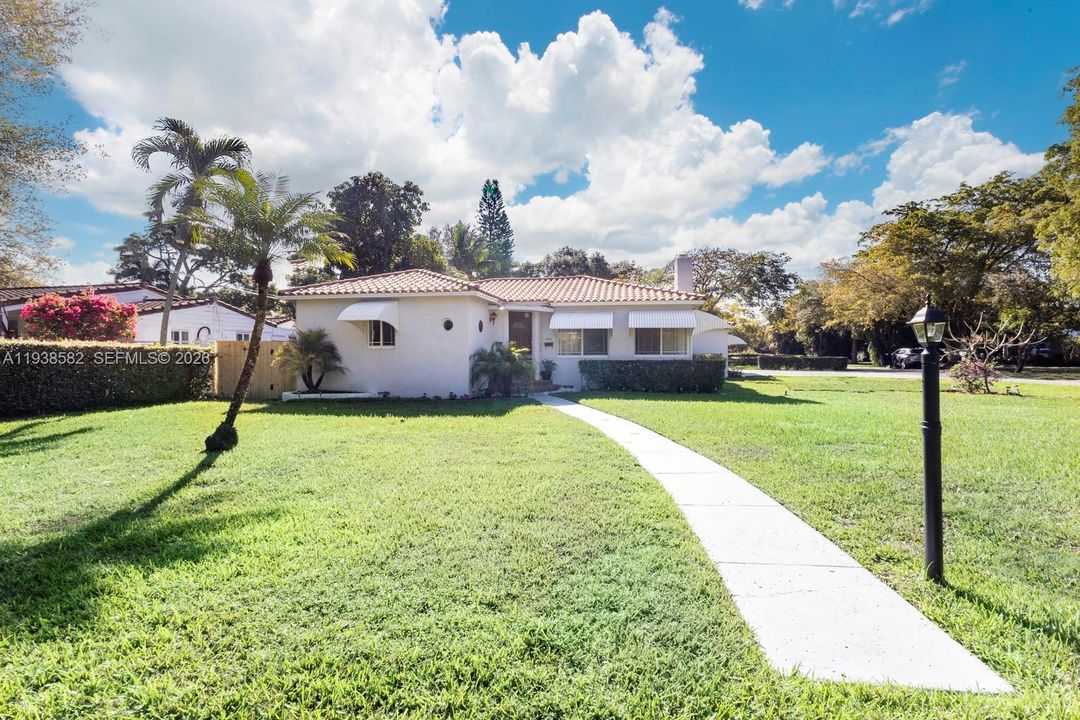 For Sale: $1,150,000 (3 beds, 2 baths, 1977 Square Feet)