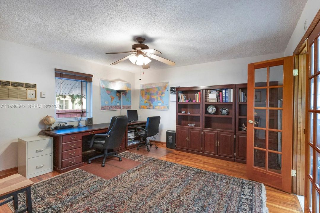 For Sale: $1,150,000 (3 beds, 2 baths, 1977 Square Feet)