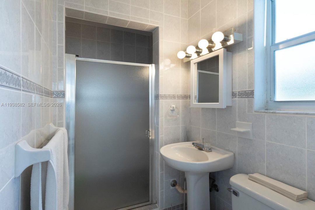 For Sale: $1,150,000 (3 beds, 2 baths, 1977 Square Feet)