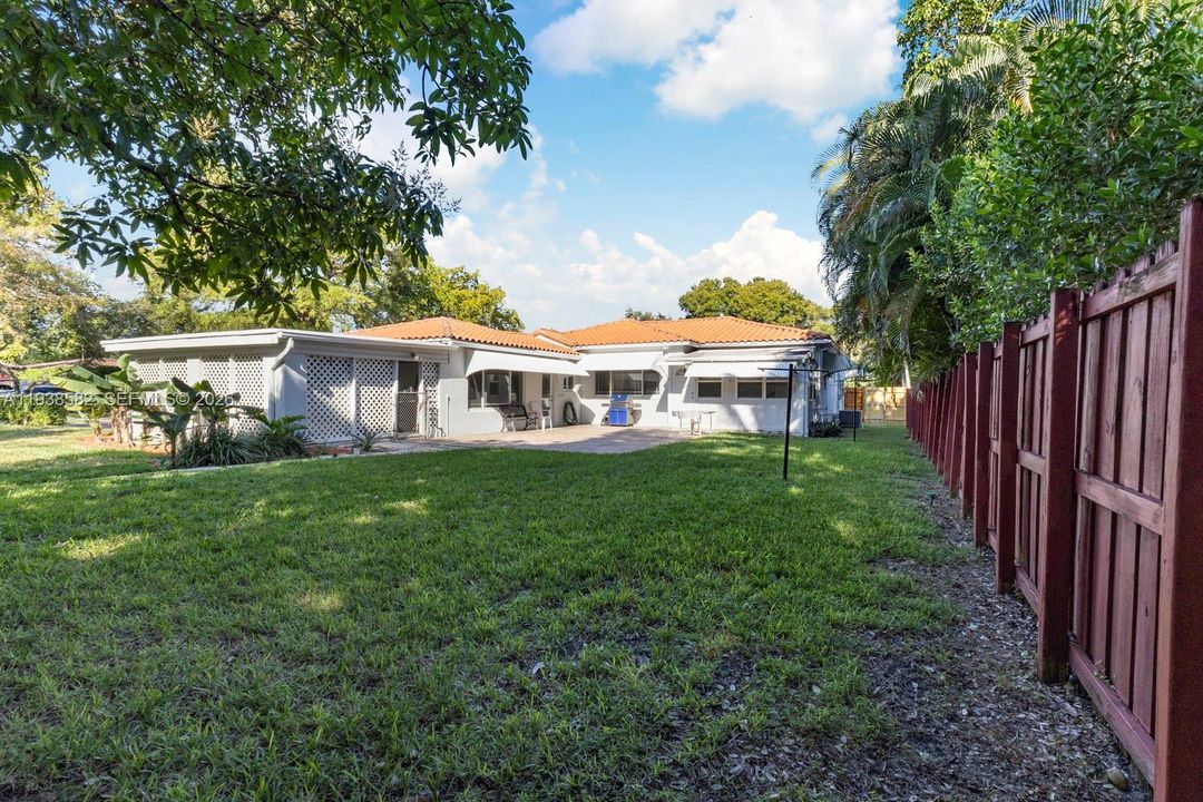 For Sale: $1,150,000 (3 beds, 2 baths, 1977 Square Feet)
