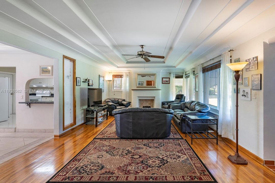 For Sale: $1,150,000 (3 beds, 2 baths, 1977 Square Feet)