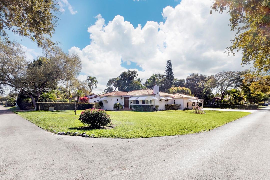 For Sale: $1,150,000 (3 beds, 2 baths, 1977 Square Feet)