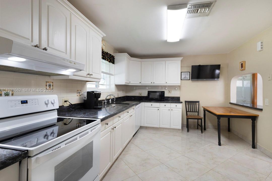 For Sale: $1,150,000 (3 beds, 2 baths, 1977 Square Feet)