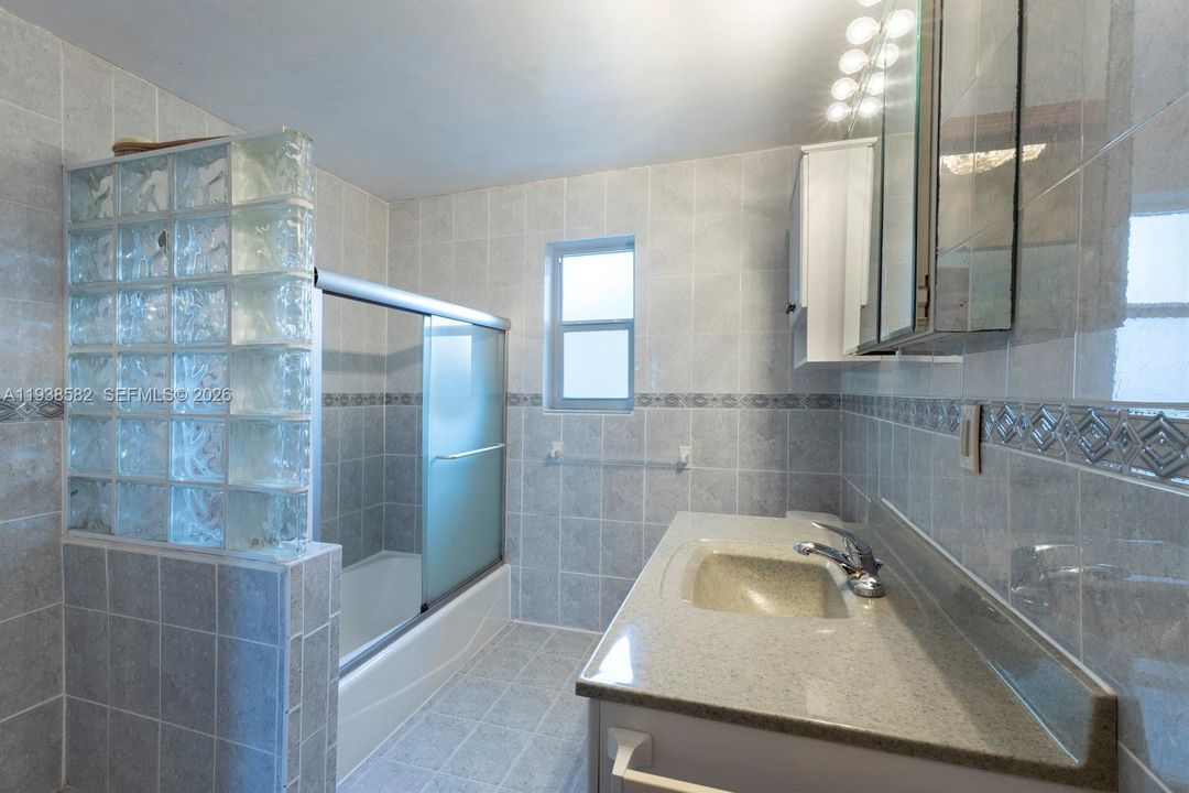 For Sale: $1,150,000 (3 beds, 2 baths, 1977 Square Feet)