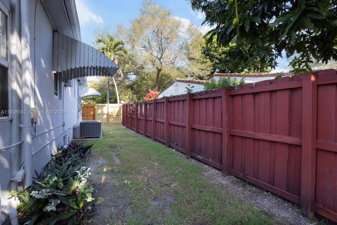 For Sale: $1,150,000 (3 beds, 2 baths, 1977 Square Feet)