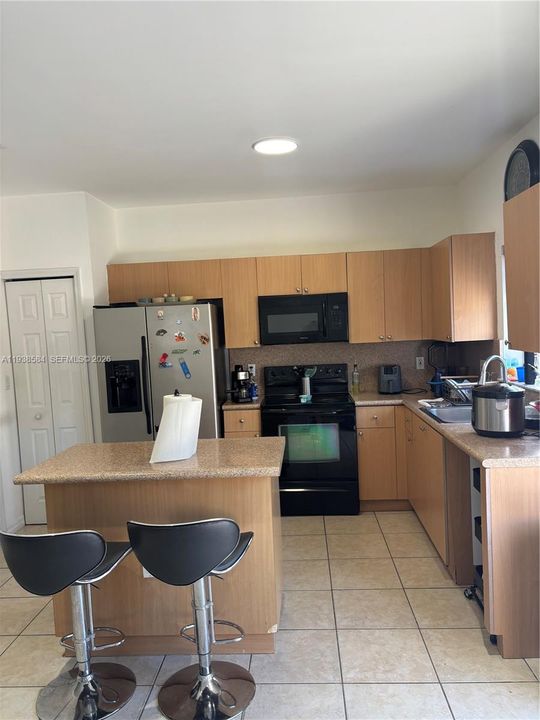 В аренду: $3,000 (3 спален, 2 ванн, 1518 Квадратных фут)