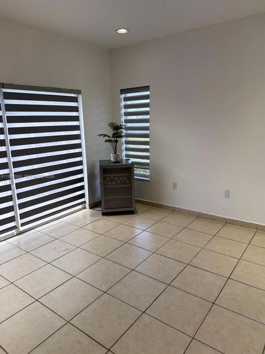 В аренду: $3,000 (3 спален, 2 ванн, 1518 Квадратных фут)