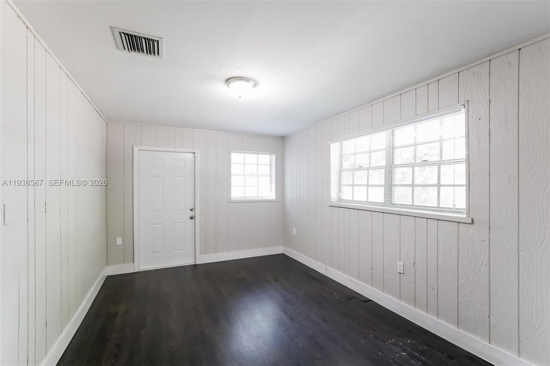 出租: $3,370 (4 贝兹, 2 浴室, 2217 平方英尺)