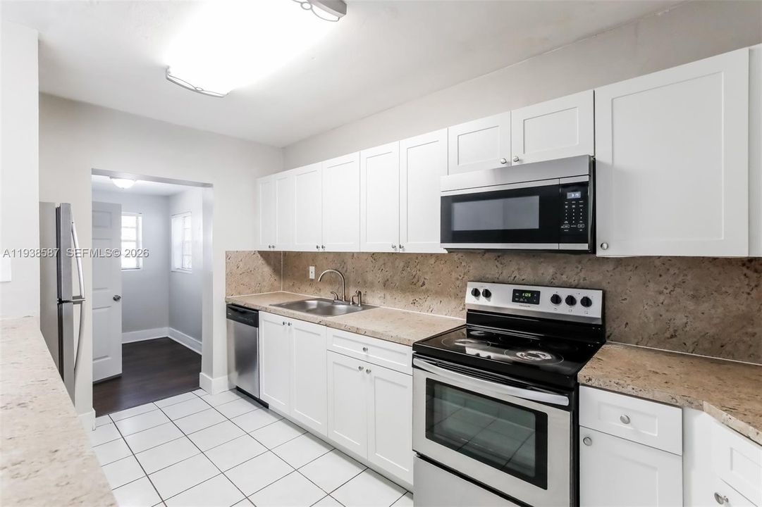 出租: $3,370 (4 贝兹, 2 浴室, 2217 平方英尺)