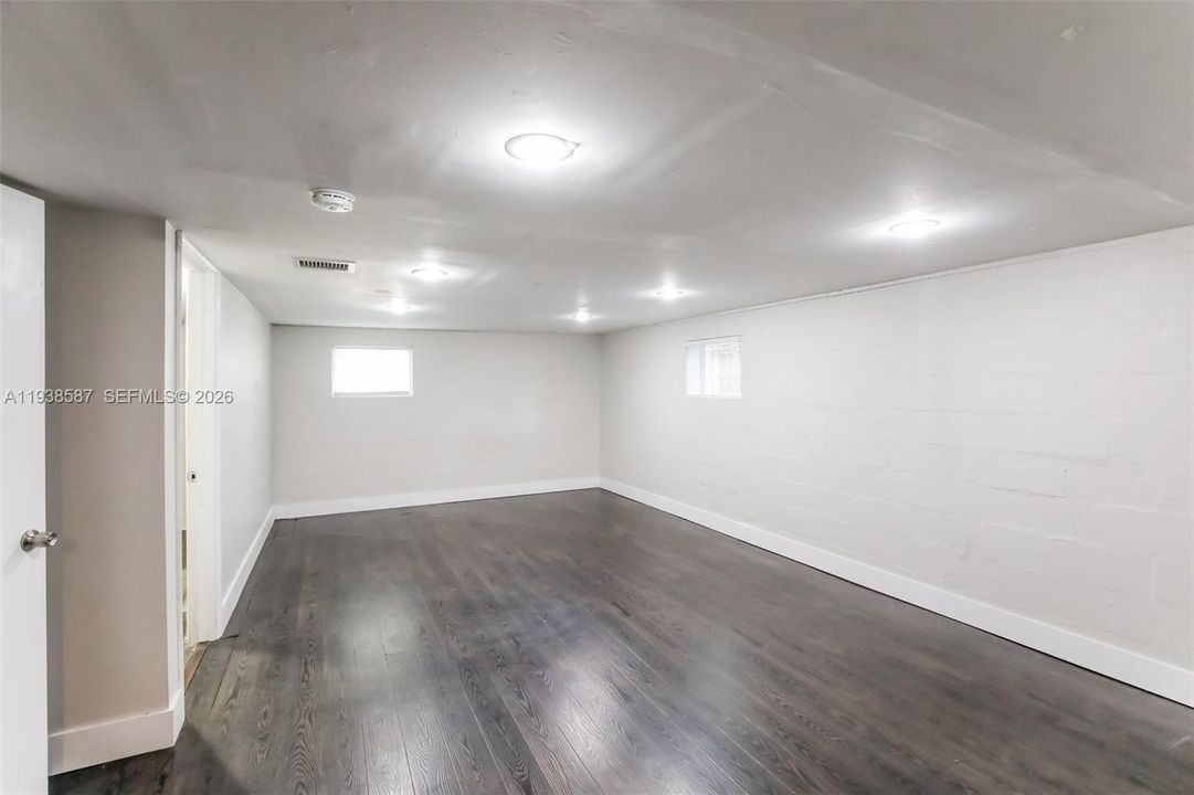 出租: $3,370 (4 贝兹, 2 浴室, 2217 平方英尺)