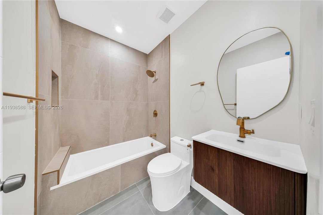 For Rent: $3,400 (3 beds, 2 baths, 863 Square Feet)