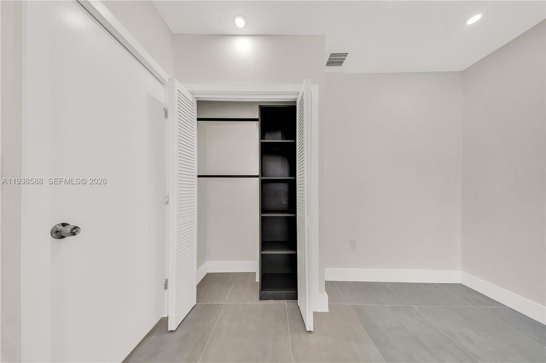 For Rent: $3,400 (3 beds, 2 baths, 863 Square Feet)