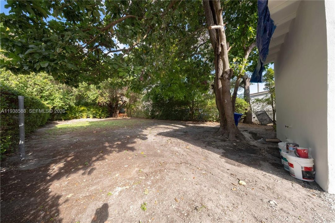 For Rent: $3,400 (3 beds, 2 baths, 863 Square Feet)